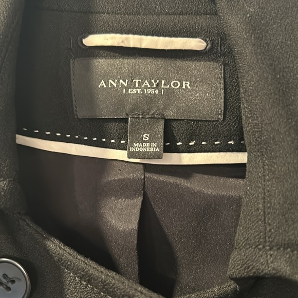 Ann Taylor trench coat - Picture 3 of 9